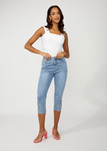Load image into Gallery viewer, Frank Lyman 256823U Mid-rise Cropped Skinny Jeans SS25