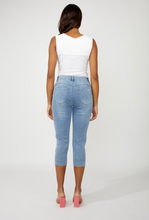 Load image into Gallery viewer, Frank Lyman 256823U Mid-rise Cropped Skinny Jeans SS25