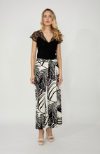 Load image into Gallery viewer, Frank Lyman 256200 Floral Casual Wide-leg Trousers SS25