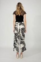 Load image into Gallery viewer, Frank Lyman 256200 Floral Casual Wide-leg Trousers SS25