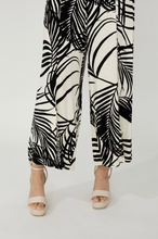 Load image into Gallery viewer, Frank Lyman 256200 Floral Casual Wide-leg Trousers SS25