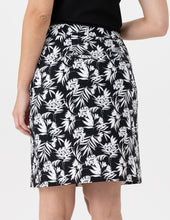 Load image into Gallery viewer, Renuar - R2537L - Woven Skort