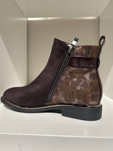 Load image into Gallery viewer, Aqua Flex Jackie Bee Waterproof Boot FW26
