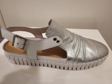 Load image into Gallery viewer, Django &amp; Juliette - Huck Sandal
