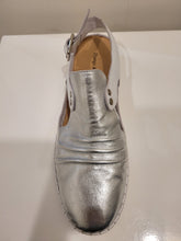Load image into Gallery viewer, Django &amp; Juliette - Huck Sandal

