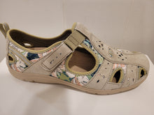 Load image into Gallery viewer, Free Spirit - Cleveland Sneaker
