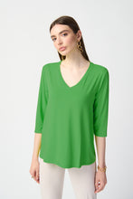 Load image into Gallery viewer, J Ribkoff VNeck Bamboo Top 3/4 Sleeve 241038 SS24
