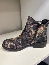 Load image into Gallery viewer, Romika R823501 Ruth 01 Boot FW26 223
