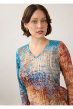 Load image into Gallery viewer, FDJ 3599844 Long Sleeve V Neck Top FW26
