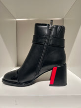 Load image into Gallery viewer, Aqua Flex Sidney Waterproof Boot FW26
