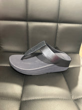 Load image into Gallery viewer, Fit Flop IK5 FINO FEMININE TOE POST Sandal SS25
