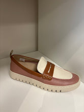 Load image into Gallery viewer, VIONIC UPTOWN LOAFER SS26 520

