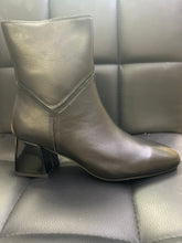 Load image into Gallery viewer, Django &amp; Juliette Voyca Boot FW25 417 420

