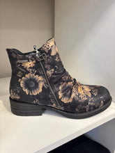 Load image into Gallery viewer, Romika R823501 Ruth 01 Boot FW26 223

