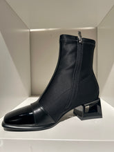 Load image into Gallery viewer, Aqua Flex Violet Waterproof Boot FW26

