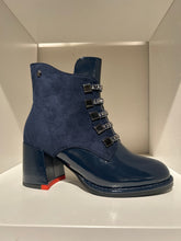 Load image into Gallery viewer, Aqua Flex Bejewel Waterproof Boot FW26
