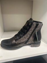 Load image into Gallery viewer, REMONTE D4381 MULTI LACE UP WP BOOTFW26
