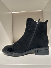 Load image into Gallery viewer, Aqua Flex Brilla Waterproof  Boot FW26

