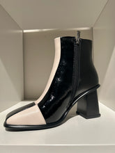 Load image into Gallery viewer, Aqua Flex Hope Waterproof Boot FW26
