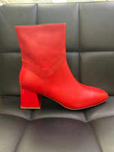 Load image into Gallery viewer, Django &amp; Juliette Voyca Boot FW25 417 420
