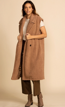 Load image into Gallery viewer, Pink Martini CO-11671 Teddy Vest FW23
