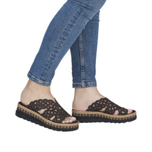 Load image into Gallery viewer, Rieker V7992-24 Sandal SS26 185

