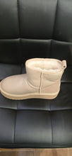 Load image into Gallery viewer, Emu W13189 Stinger Mini Flatform Leather Boot FW25 3
