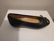 Load image into Gallery viewer, Fit Flop HX8 Delicato Bow Ballet Flat FW24
