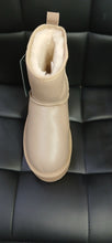 Load image into Gallery viewer, Emu W13189 Stinger Mini Flatform Leather Boot FW25 3
