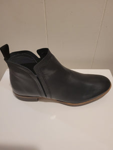 EOS Gaid Boot FW24