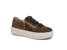 Load image into Gallery viewer, Aetrex Aubrey Sneaker FW26 701 702
