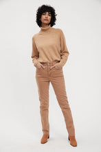 Load image into Gallery viewer, FDJ - 8864511 - Petite Suzanne Straight Leg
