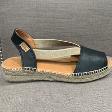 Load image into Gallery viewer, Toni Pons - Etna Sandal
